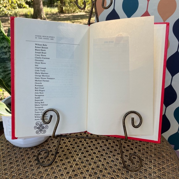 Pauline Johnson The Story of an American Indian by Lucie Hartley 1980 Hardback - Picture 9 of 13